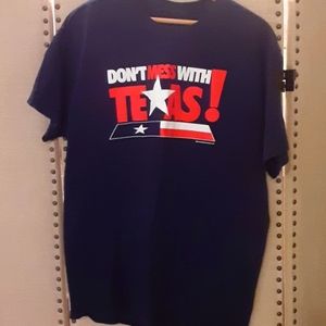 Don't Mess with Texas black red white T-shirt nice Graphics great condition